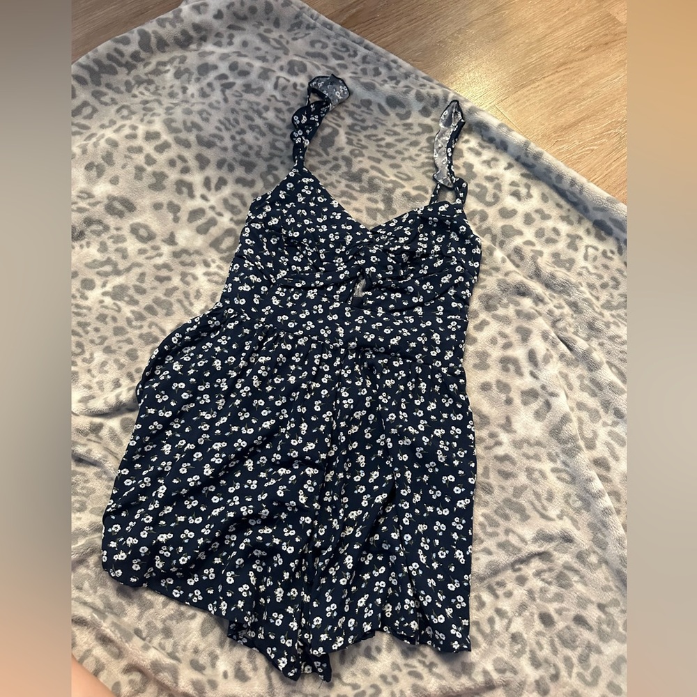 ❤️3 for $12❤️ navy floral romper